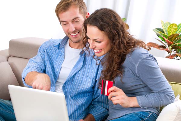 image of a couple in front of computer looking at tevis energy low propane prices