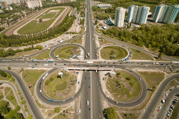 image of highway depicting efficient fuel costs for fleets